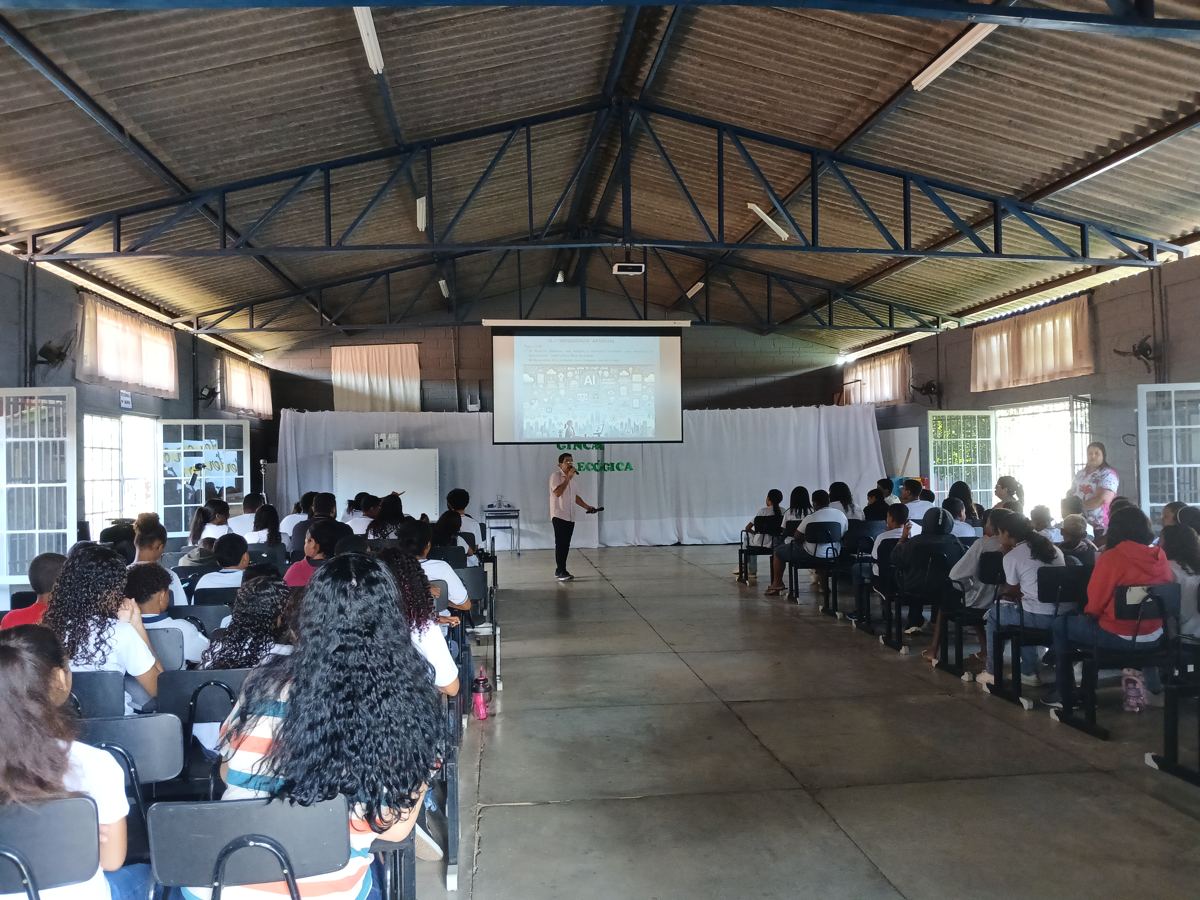 Palestra do Método Aula IA em escola estadual de Corinto — MG